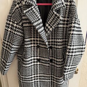 Stylish Black and White Houndstooth Women's Coat